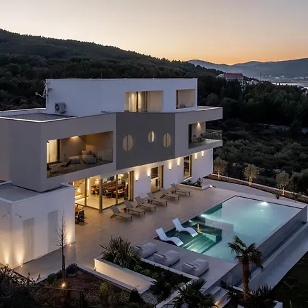 Navisus Villa *