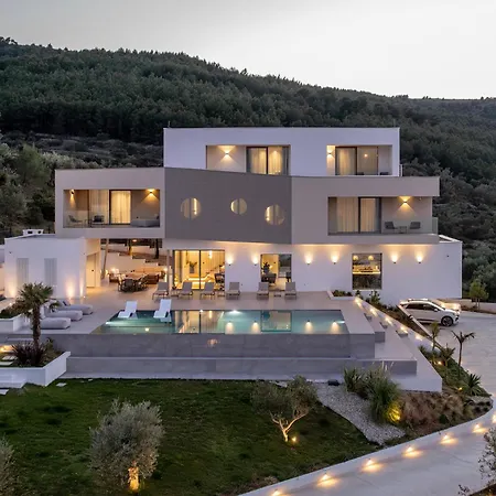 Navisus Villa *